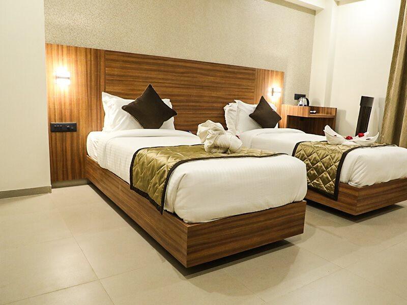 Kyriad Hotel Solapur By Othpl Exterior foto