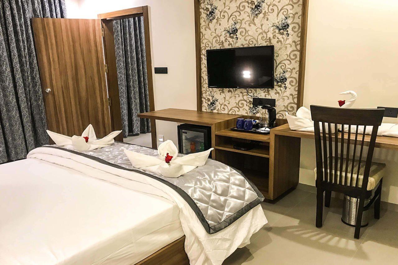 Kyriad Hotel Solapur By Othpl Exterior foto