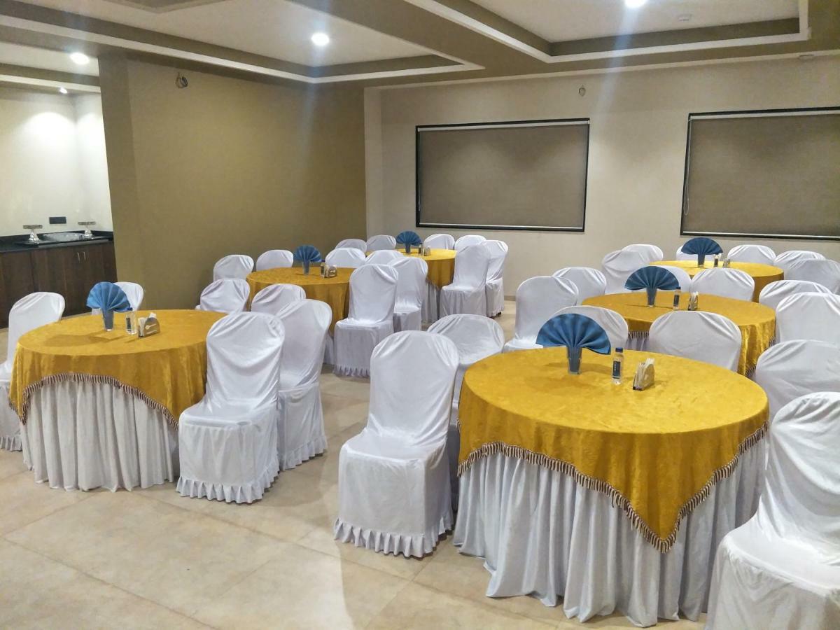 Kyriad Hotel Solapur By Othpl Exterior foto