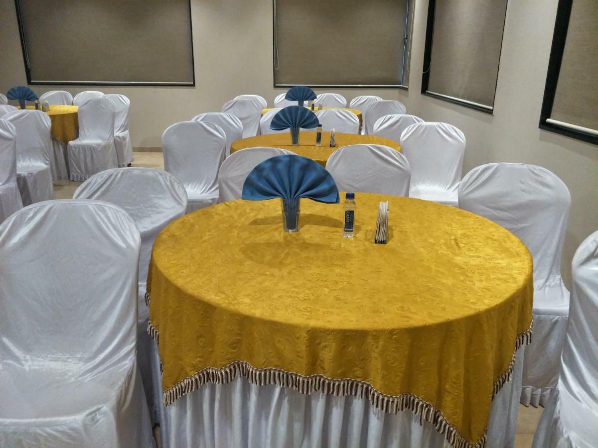 Kyriad Hotel Solapur By Othpl Exterior foto