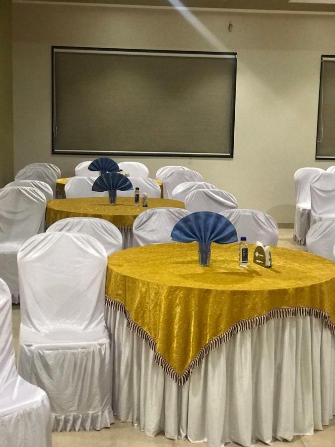 Kyriad Hotel Solapur By Othpl Exterior foto