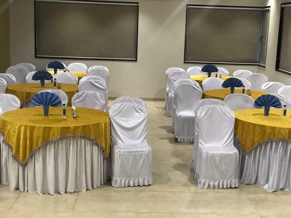 Kyriad Hotel Solapur By Othpl Exterior foto