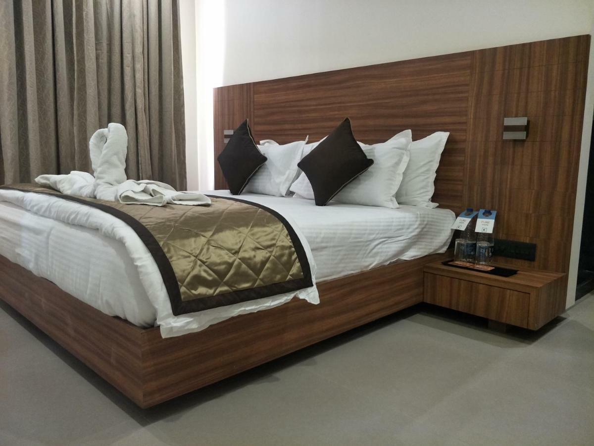 Kyriad Hotel Solapur By Othpl Exterior foto