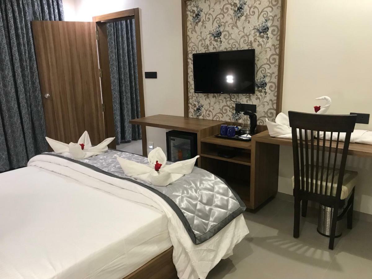 Kyriad Hotel Solapur By Othpl Exterior foto